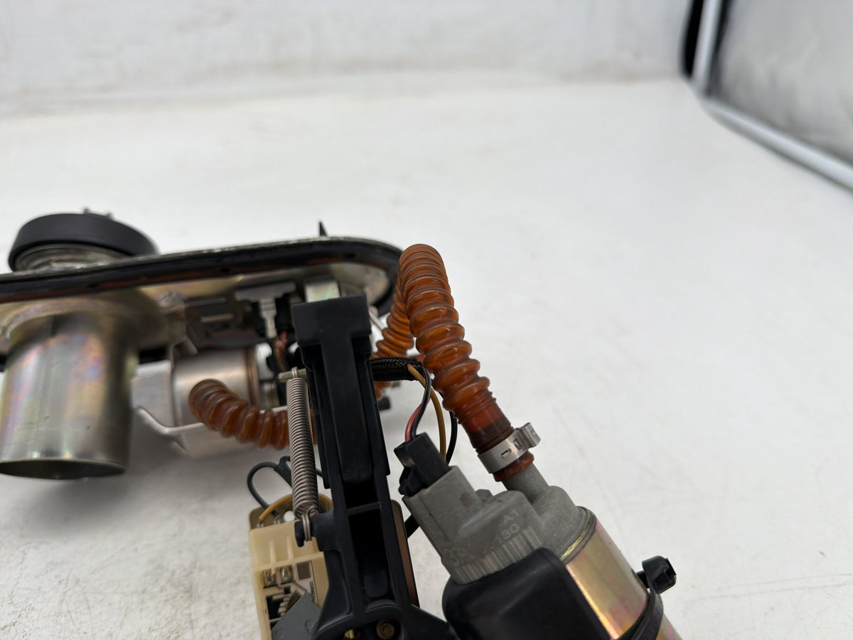 04 Harley Electra Glide Touring Ultra OEM Fuel Pump Gas Gasoline Petrol Sending