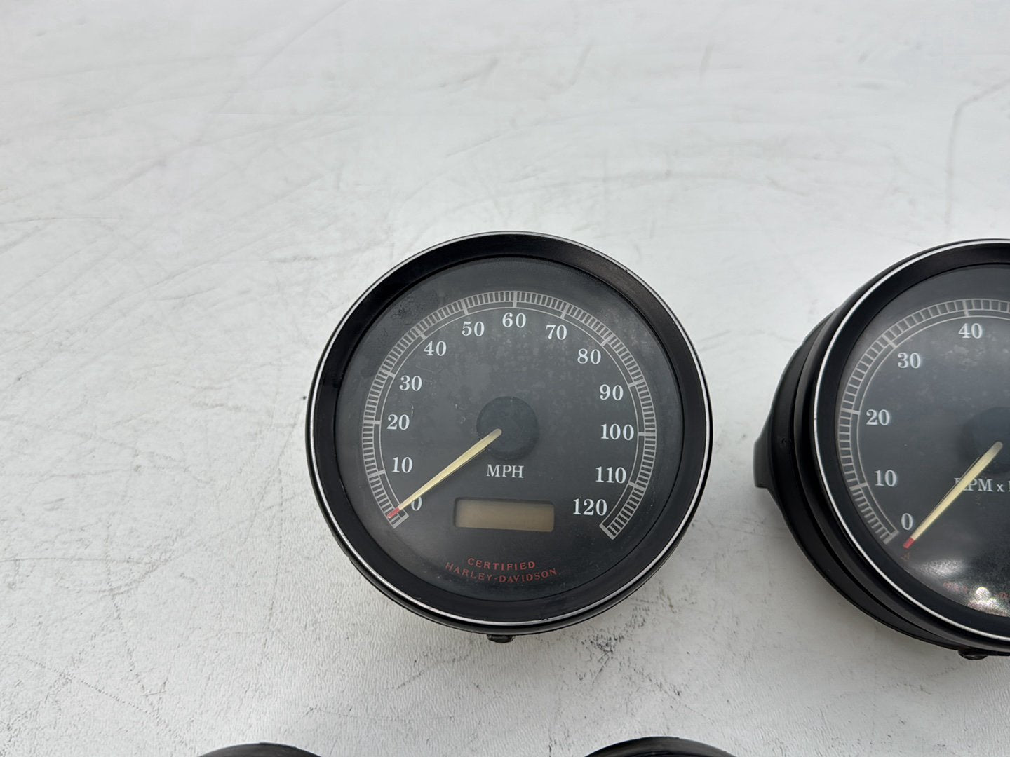 1999 - 2006 Harley-Davidson Touring Electra Glide Classic Air Oil Volt Fuel Tacho Speedo Gauges 60677-94A