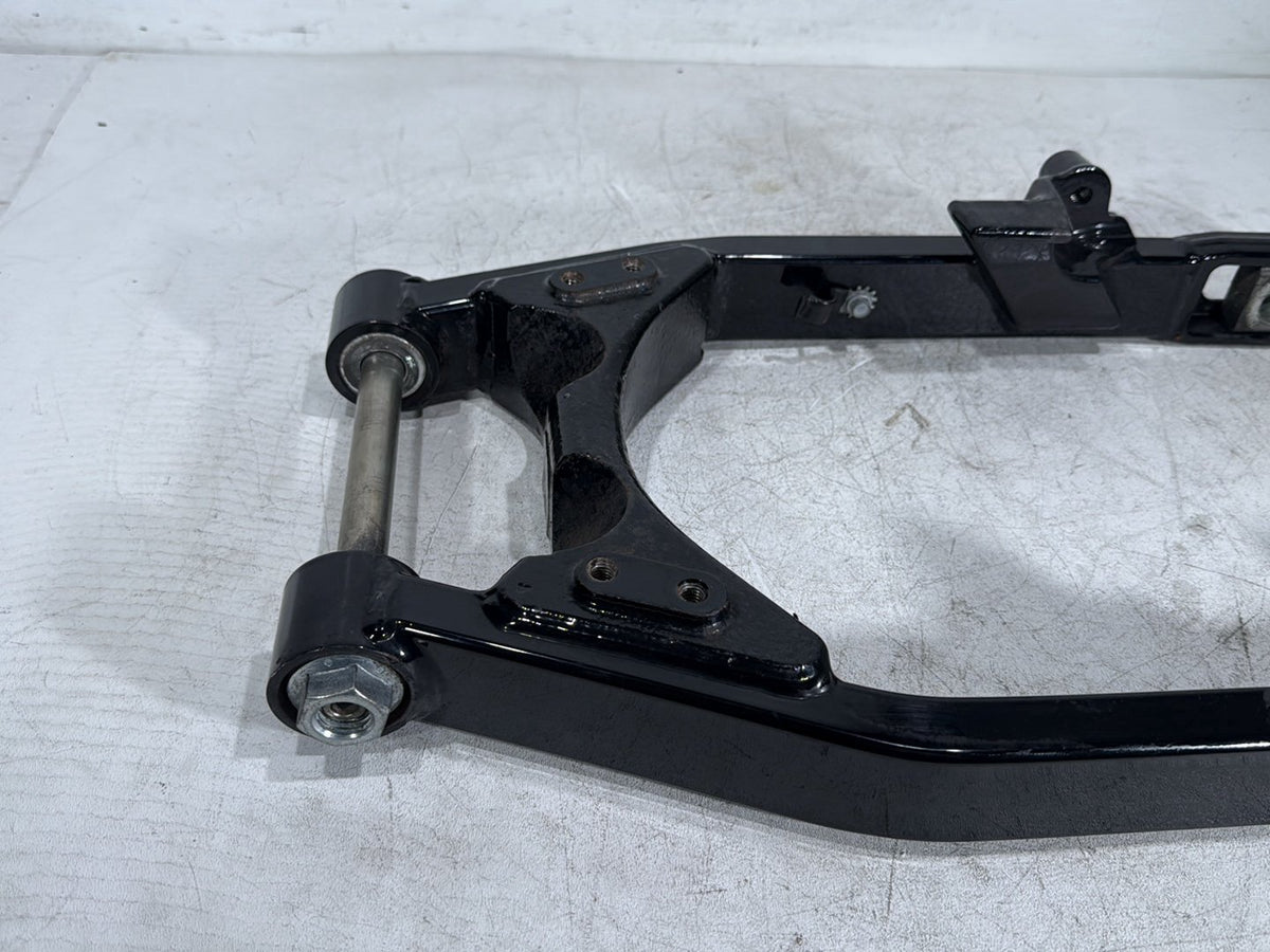 2014 Harley Dyna Low Rider FXDL OEM Rear Fork Swingarm Swing Arm 47820-10