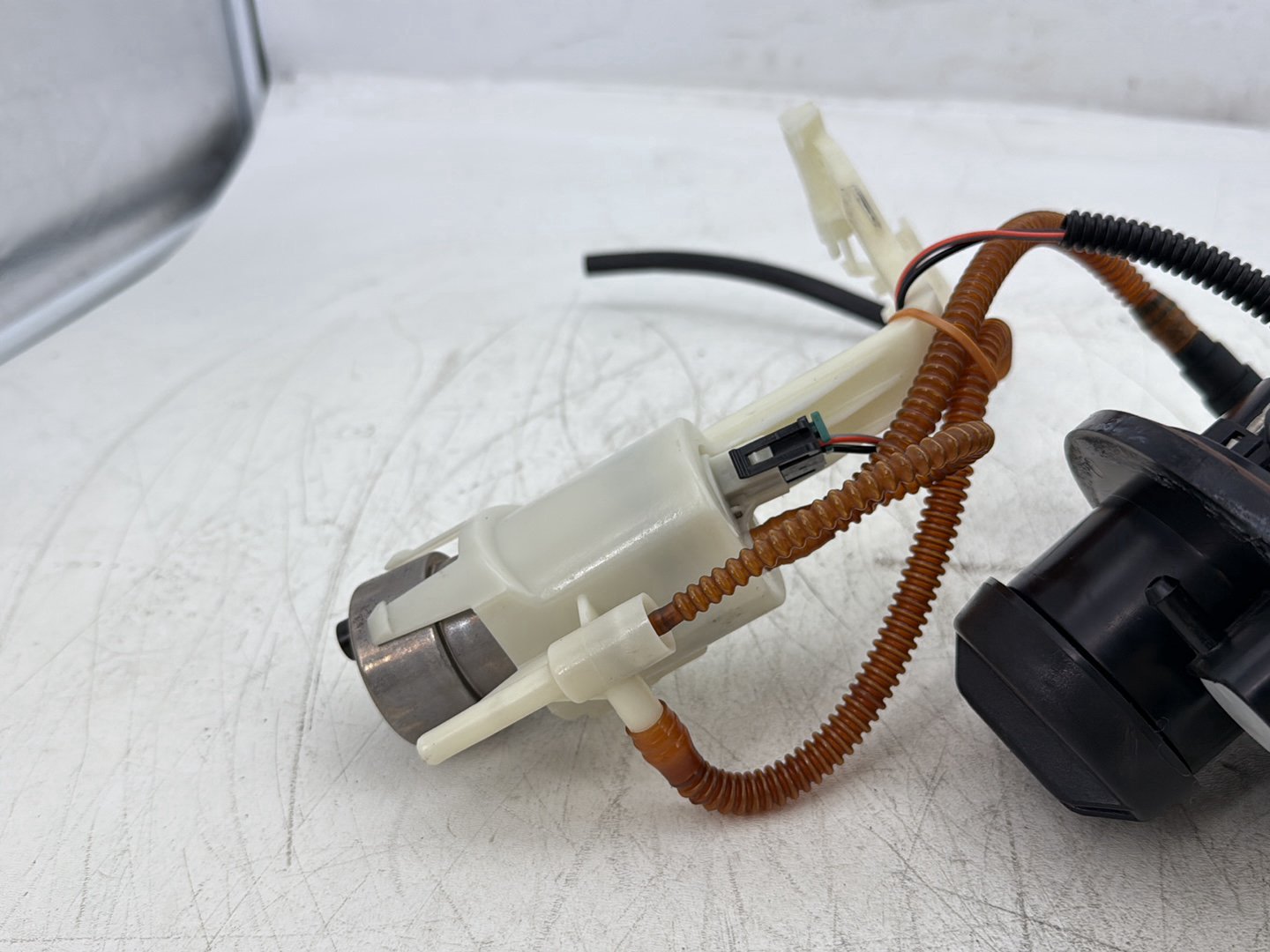 2012 Harley Street Glide Touring FLHX OEM Gas Gasoline Fuel Petrol Pump Sending