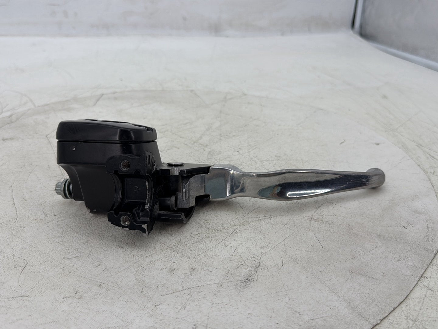 2015 Harley Dyna Low Rider FXDL OEM Front Right Hand Brake Lever Master Cylinder Reservoir