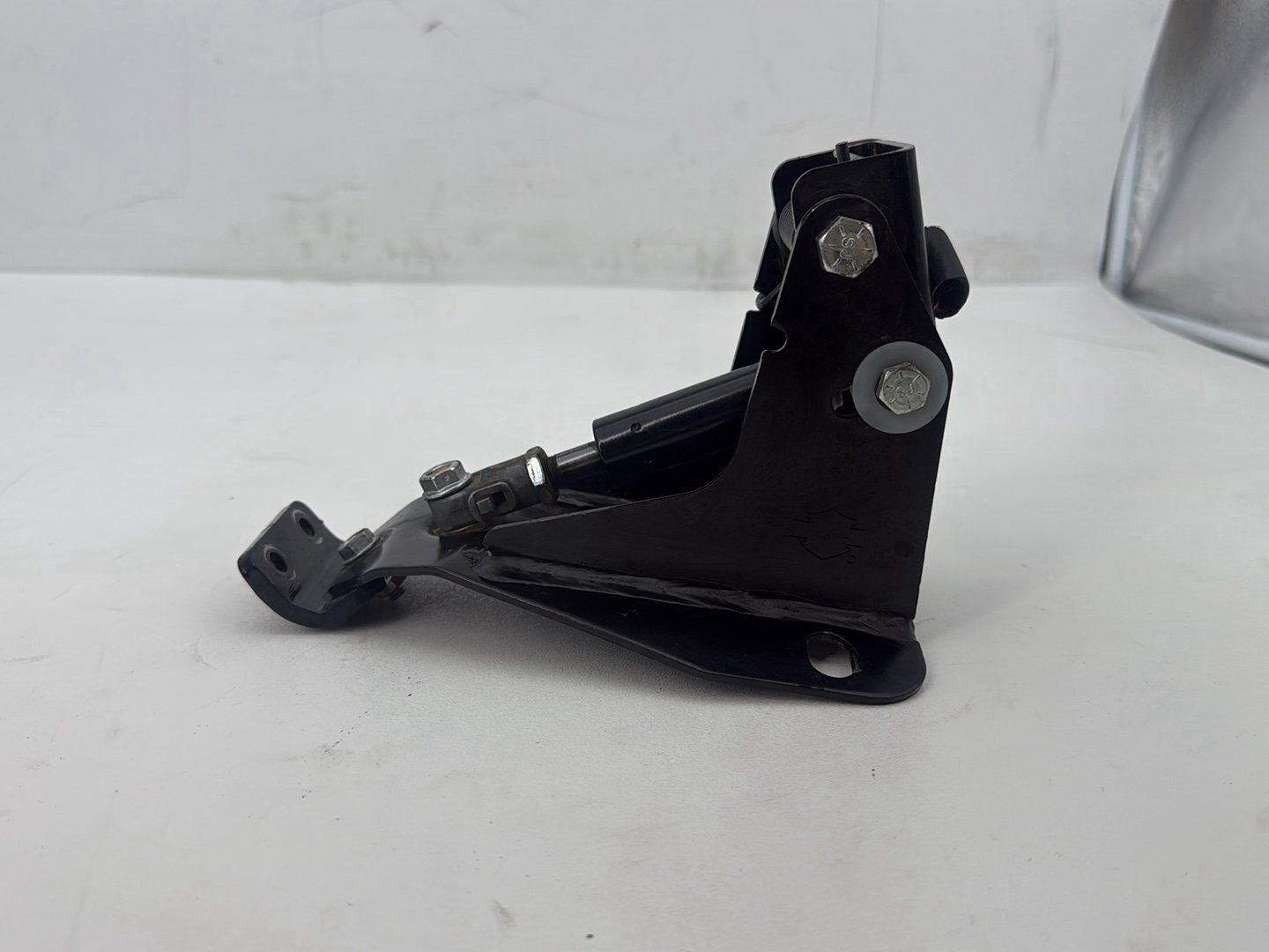 2011 Harley Road King Touring FLHRC Classic OEM Adjustable Rider Backrest Lift Mount 52482-01A