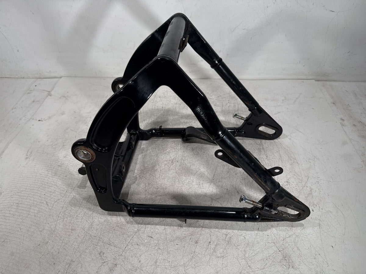 2001 Harley Fat Boy Softail FLSTF OEM Rear Fork Swingarm Swing Arm 47573-00A