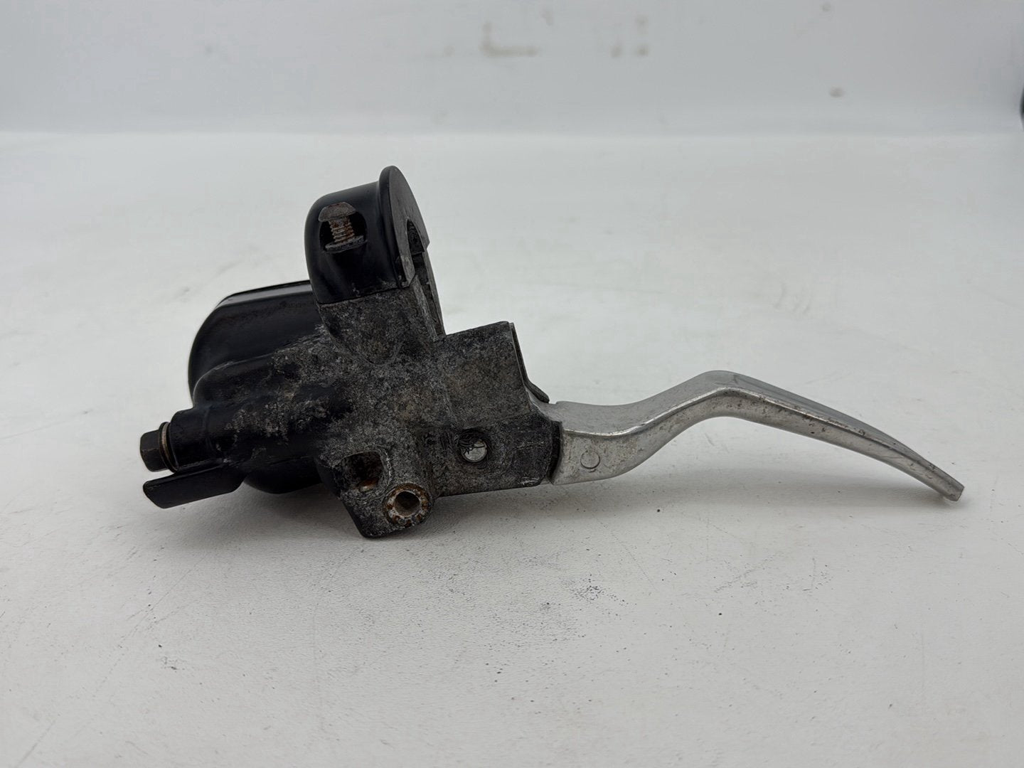 2004 - 2013 Harley-Davidson Sportster 883 Custom Front Right Brake Lever Master Cylinder 45146-04