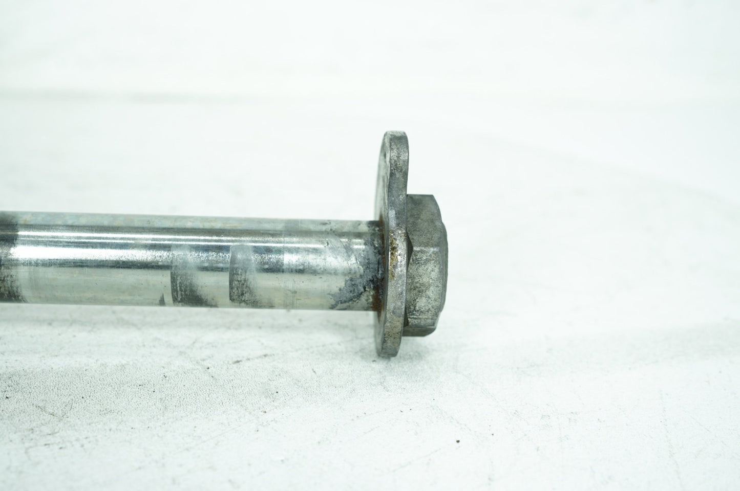 2007 - 2016 Harley-Davidson Touring CVO Electra Screamin Eagle Rear Wheel Axle Bolt Shaft 41056-09