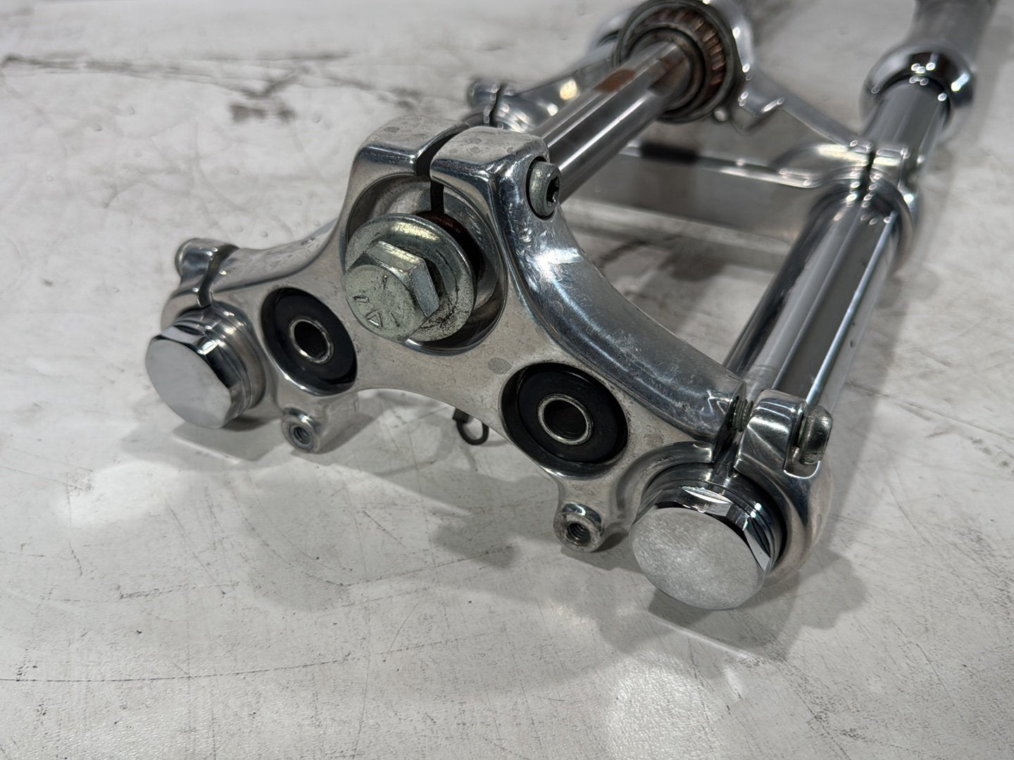 2004 Harley Dyna Super Glide FXDI OEM Front Triple Tree Set & LH RH Fork Legs Sliders