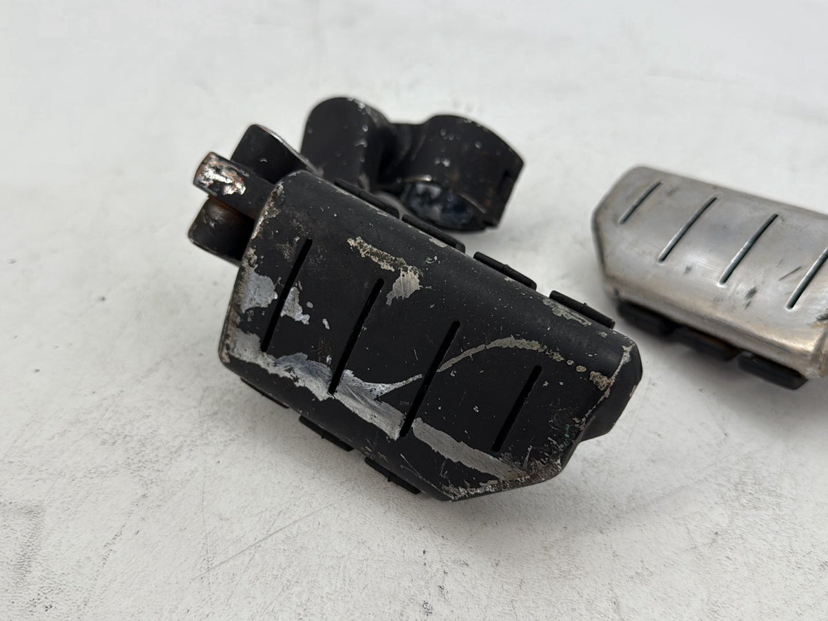 2007 Harley Street Glide Touring FLHX Front Right Left Highway Foot Pegs