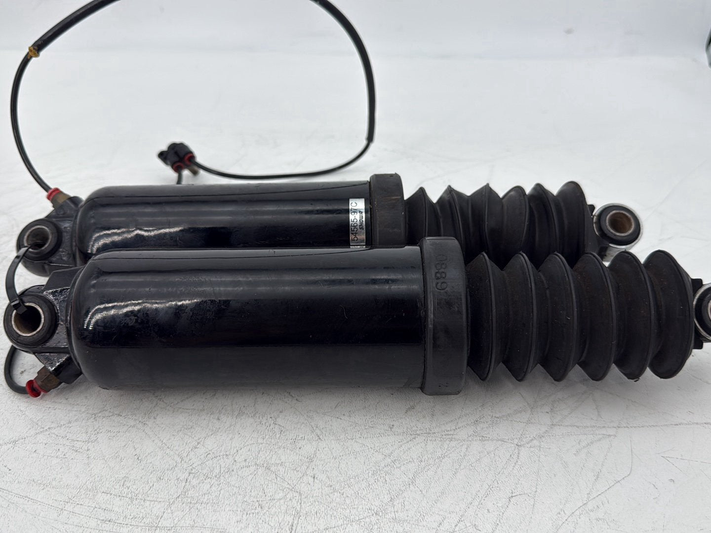 2006 Harley Touring FLHRI Road King OEM Rear Left Right Shock Absorbers