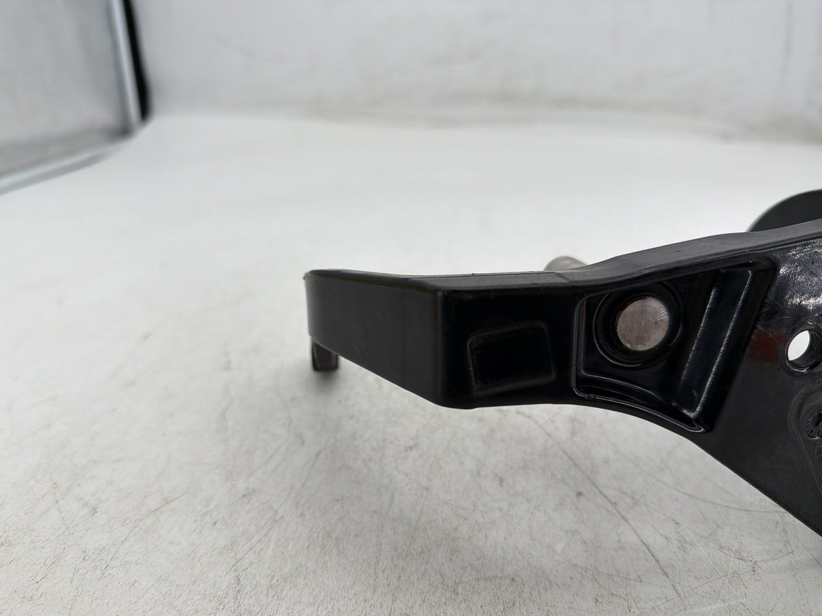 2002 Harley Heritage Softail Classic FLSTC OEM Right 1 Footboard Mount Bracket