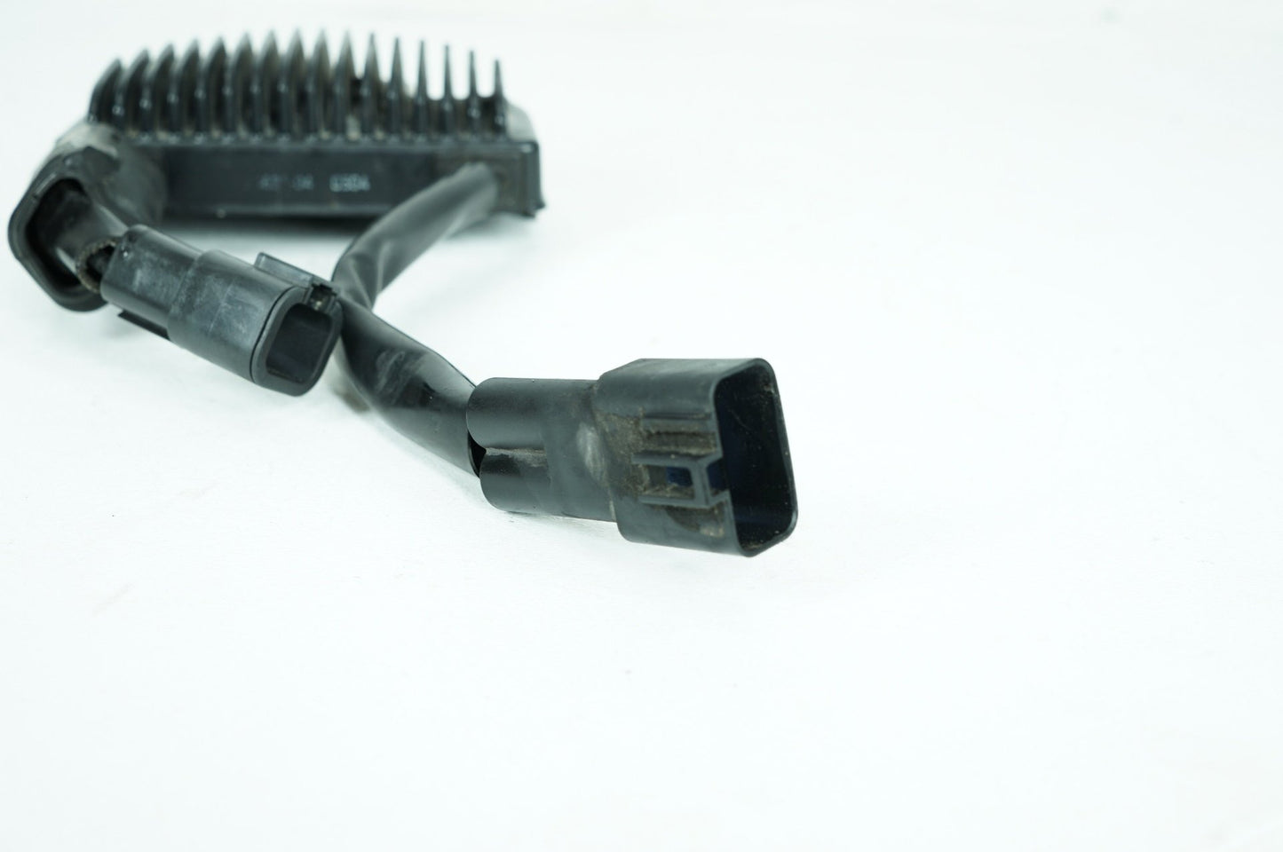 1999 - 2006 Harley-Davidson Dyna Wide Glide Voltage Regulator Rectifier  74631-04