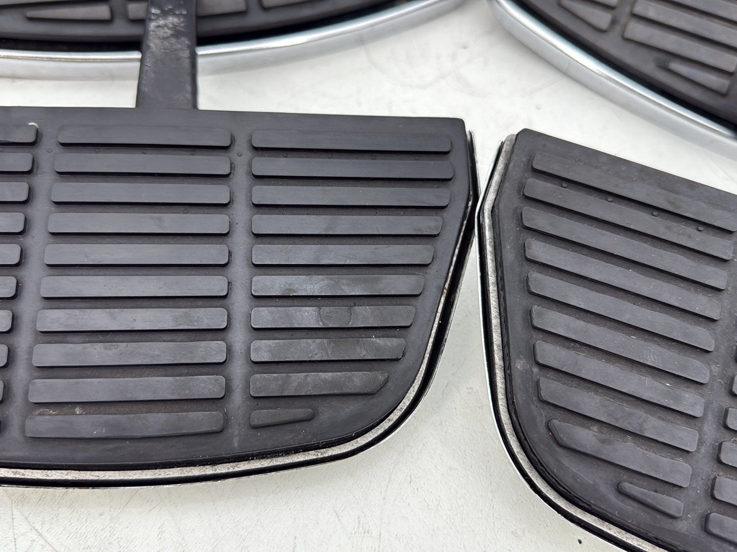 95 Harley Electra Touring Classic Left Right Driver &amp; Pass Floorboard Foot Rest