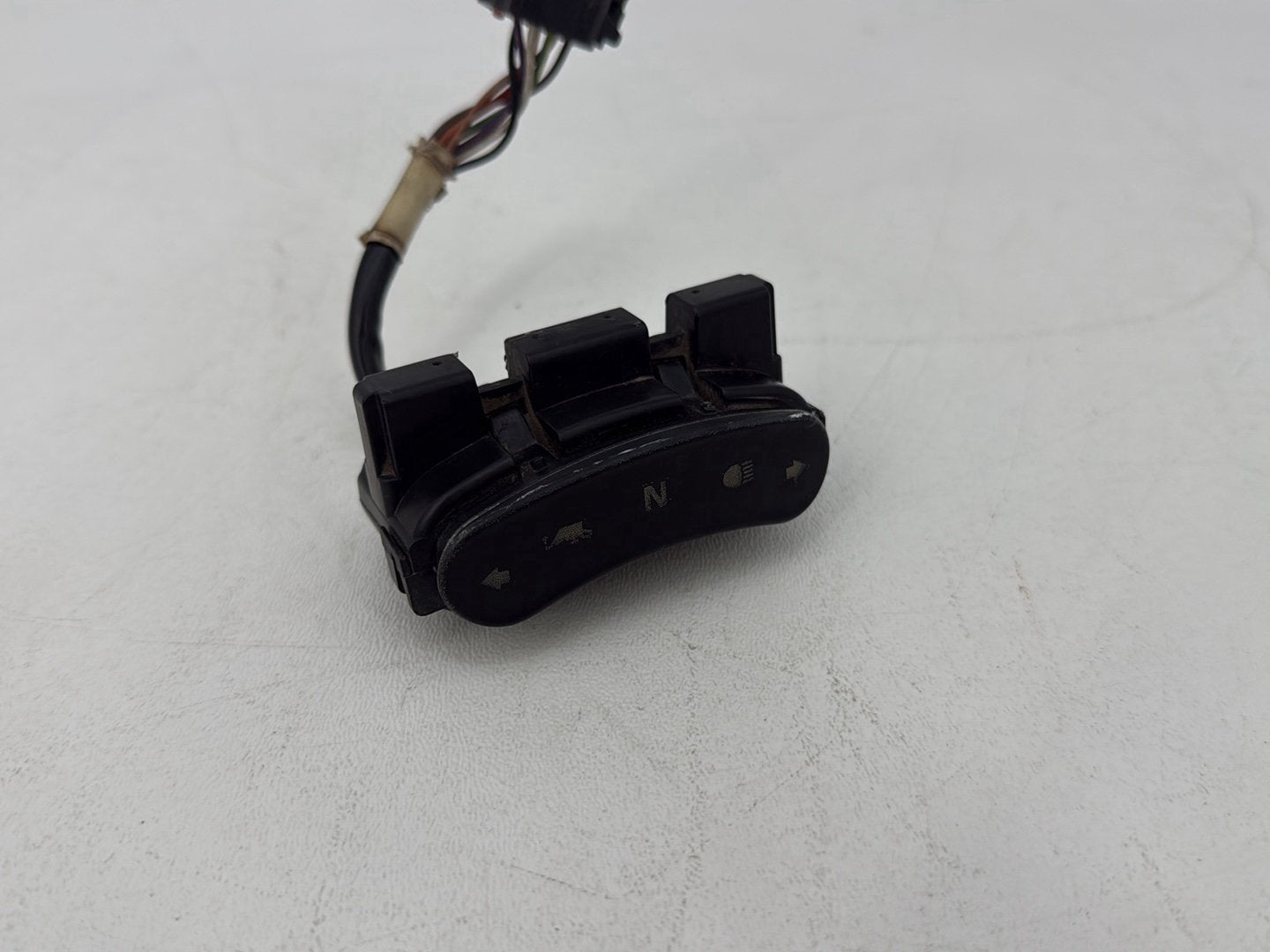 Harley-Davidson Misc  Dash Indicator Lamp Wire Plug In 68892-00A