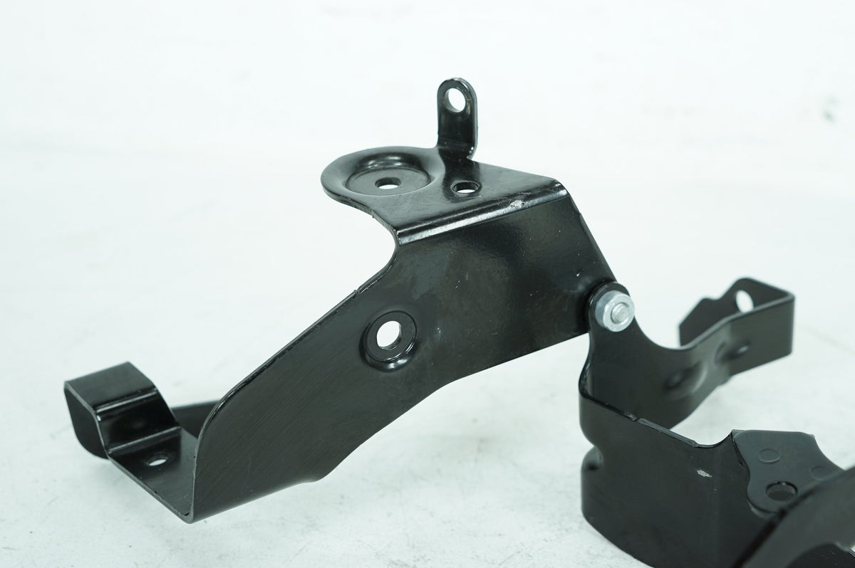 2018 Harley Softail FXBB Street Bob OEM Front Fairing Radio Caddy Mount Holder