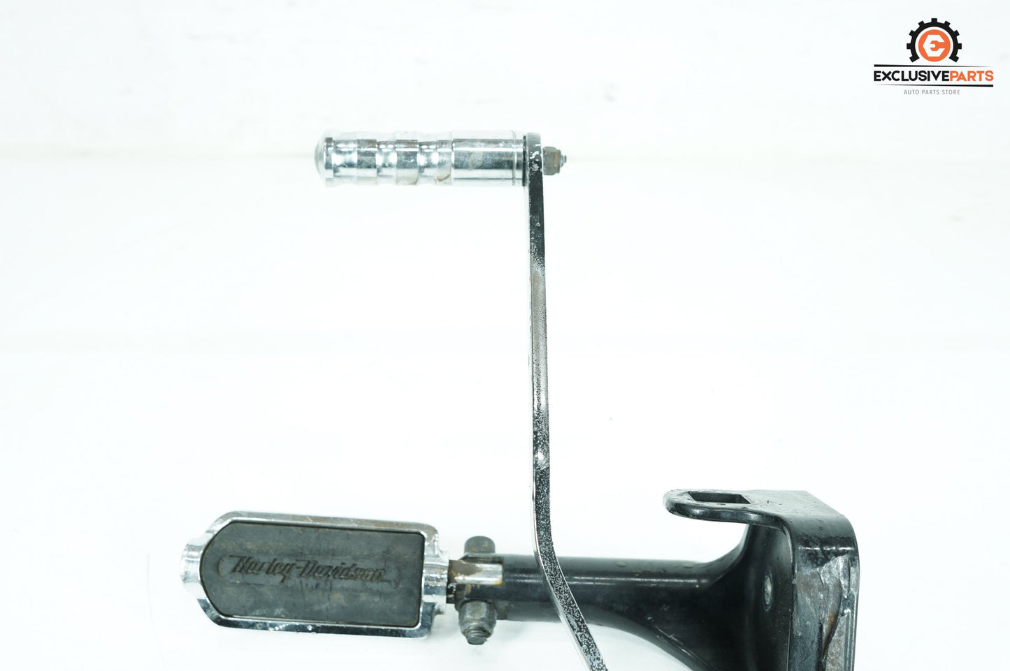 1999 - 2006 Harley-Davidson Softail Deuce Right Driver Foot Controls Peg Rest 42507-00B