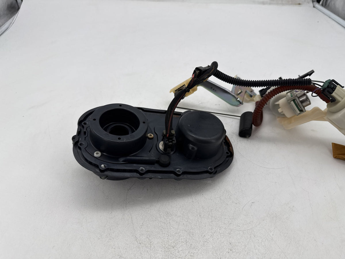 2014 Harley Dyna Switchback FLD OEM Fuel Pump Gas Gasoline Petrol Sending