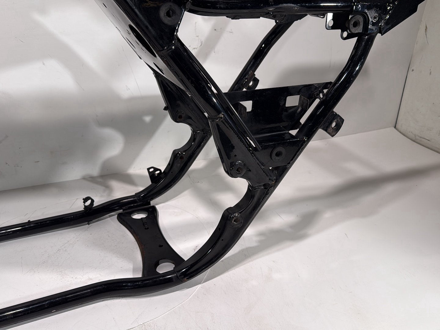 1999 - 2006 Harley-Davidson Touring Electra Glide Ultra Body Main Frame Chassis CLN CLR 47900-02A