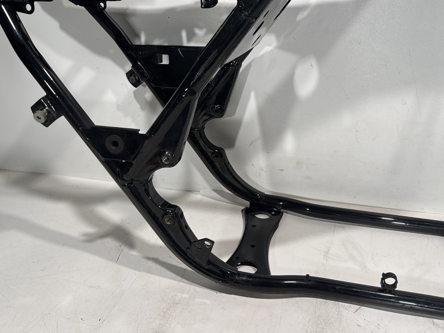 1999 - 2006 Harley-Davidson Touring Road King Custom Body Main Frame Chassis CLN CLR  	47900-02A