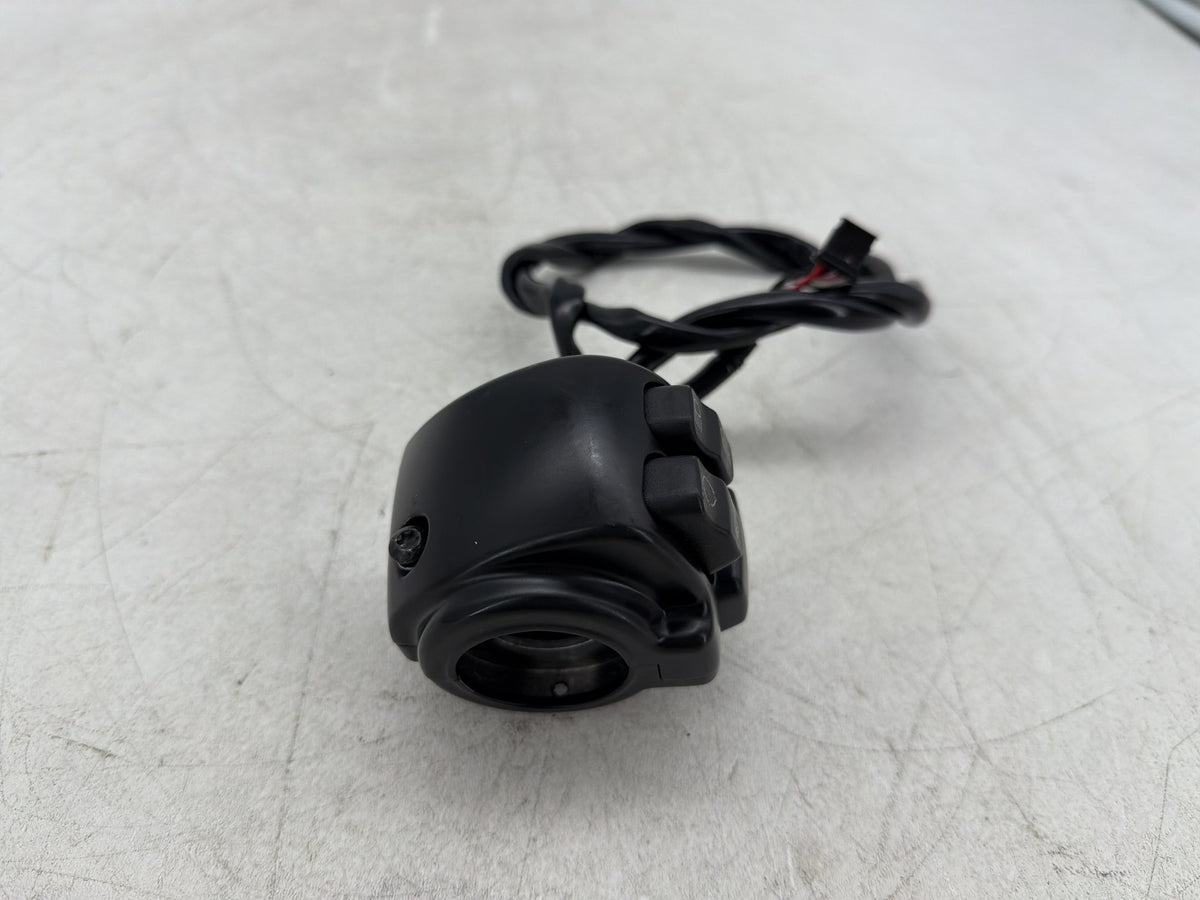 17 Harley Dyna Street Bob FXDB OEM Left Turn Signal Headlight Switches Controls