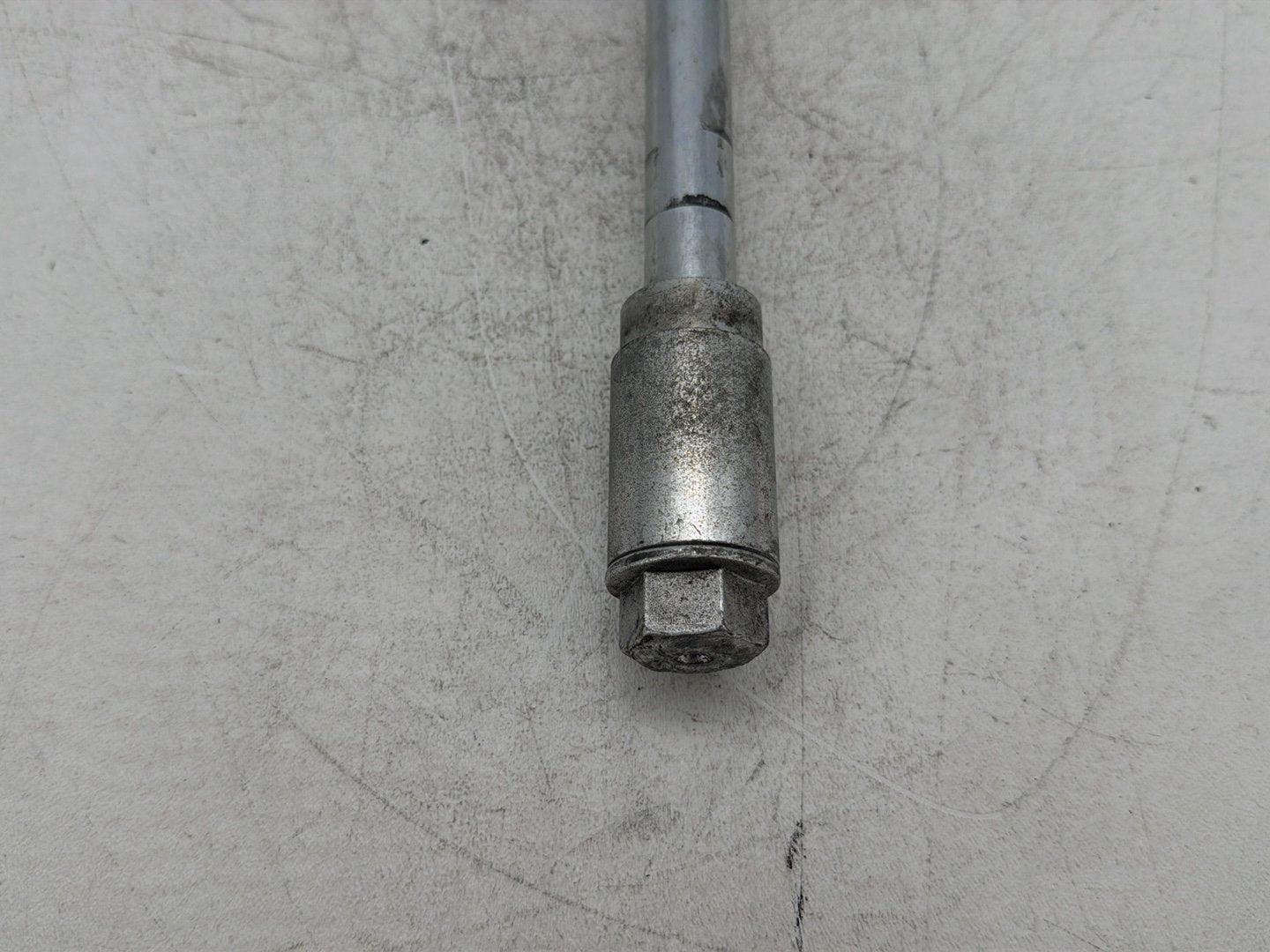 2005 Harley Dyna Wide Glide FXDWG OEM Rear Wheel Axle Bolt Shaft