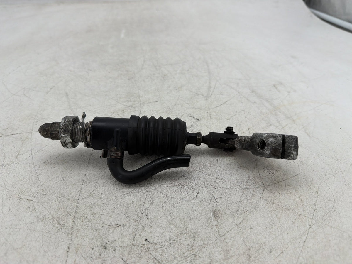 1995 Harley Electra Glide Touring FLHT OEM Rear Brake Master Cylinder 41755-95A