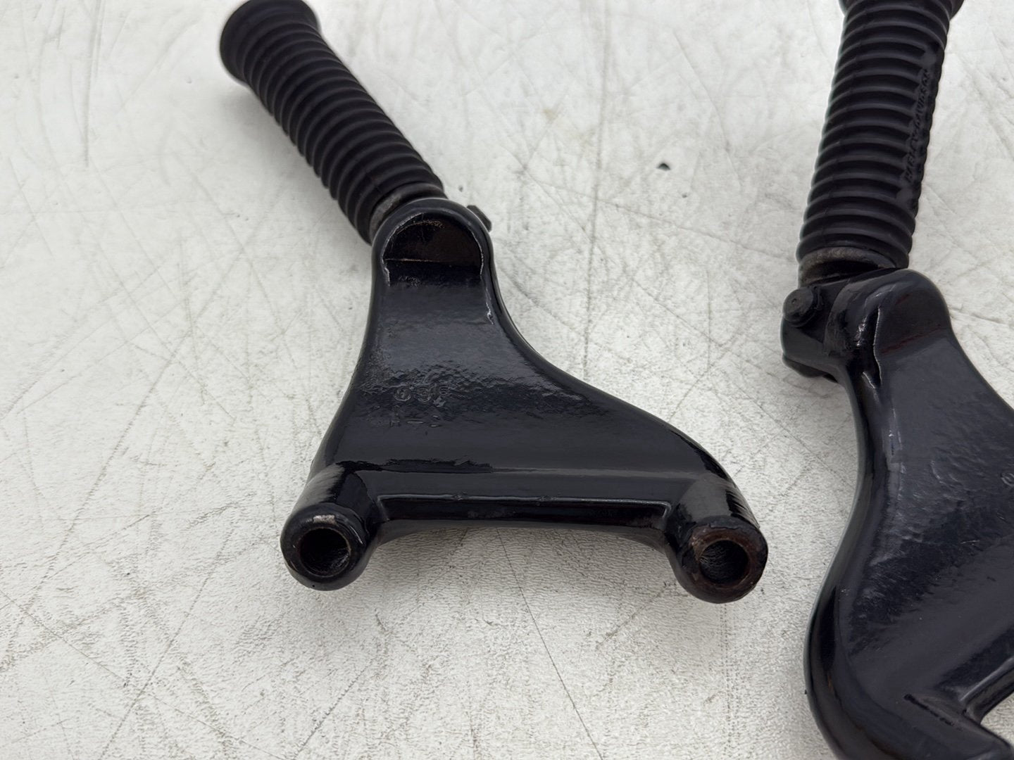 2004 Harley Sportster XL883C 883 Custom OEM Passenger Left & Right Foot Pegs