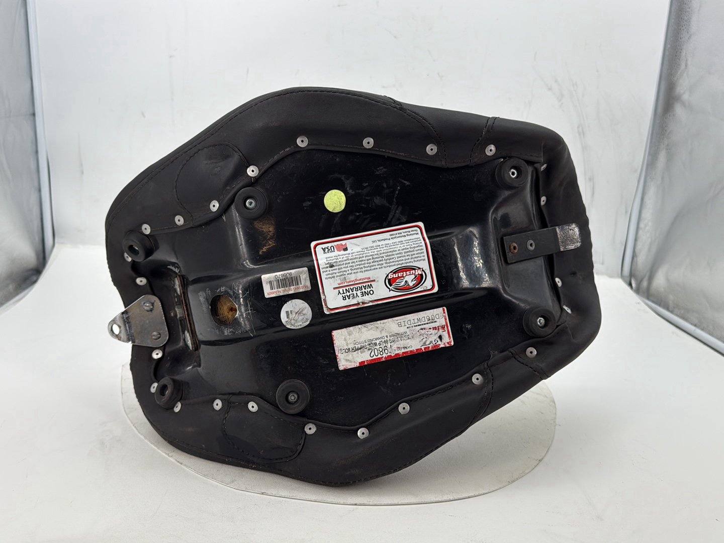 2012 Harley Dyna Fat Bob FXDF 103 OEM Rider Driver Solo Seat Pillion