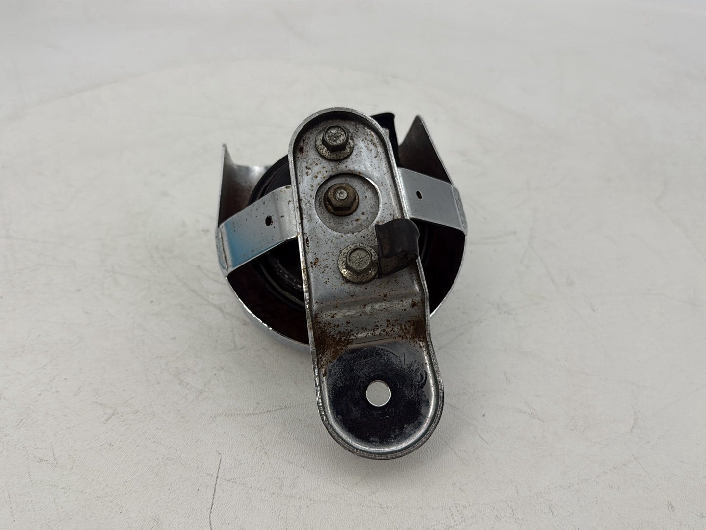 1999 - 2006 Harley-Davidson Touring Electra Glide Horn Signal Klaxon Chrome Cover 69012-93A