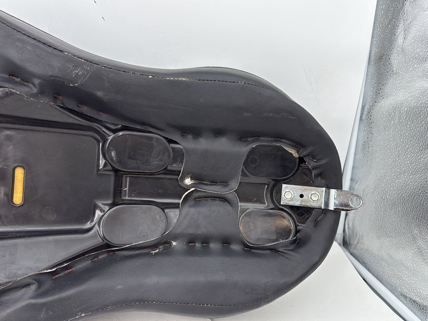 2007 - 2012 Harley-Davidson Dyna Super Glide Passenger Rider Driver Seat Saddle   53077-06