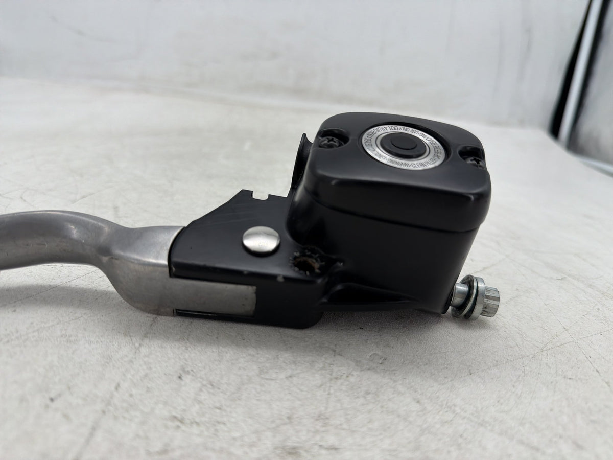 17 Harley Dyna Street Bob OEM Front Right Brake Lever Master Cylinder 9/16" bore