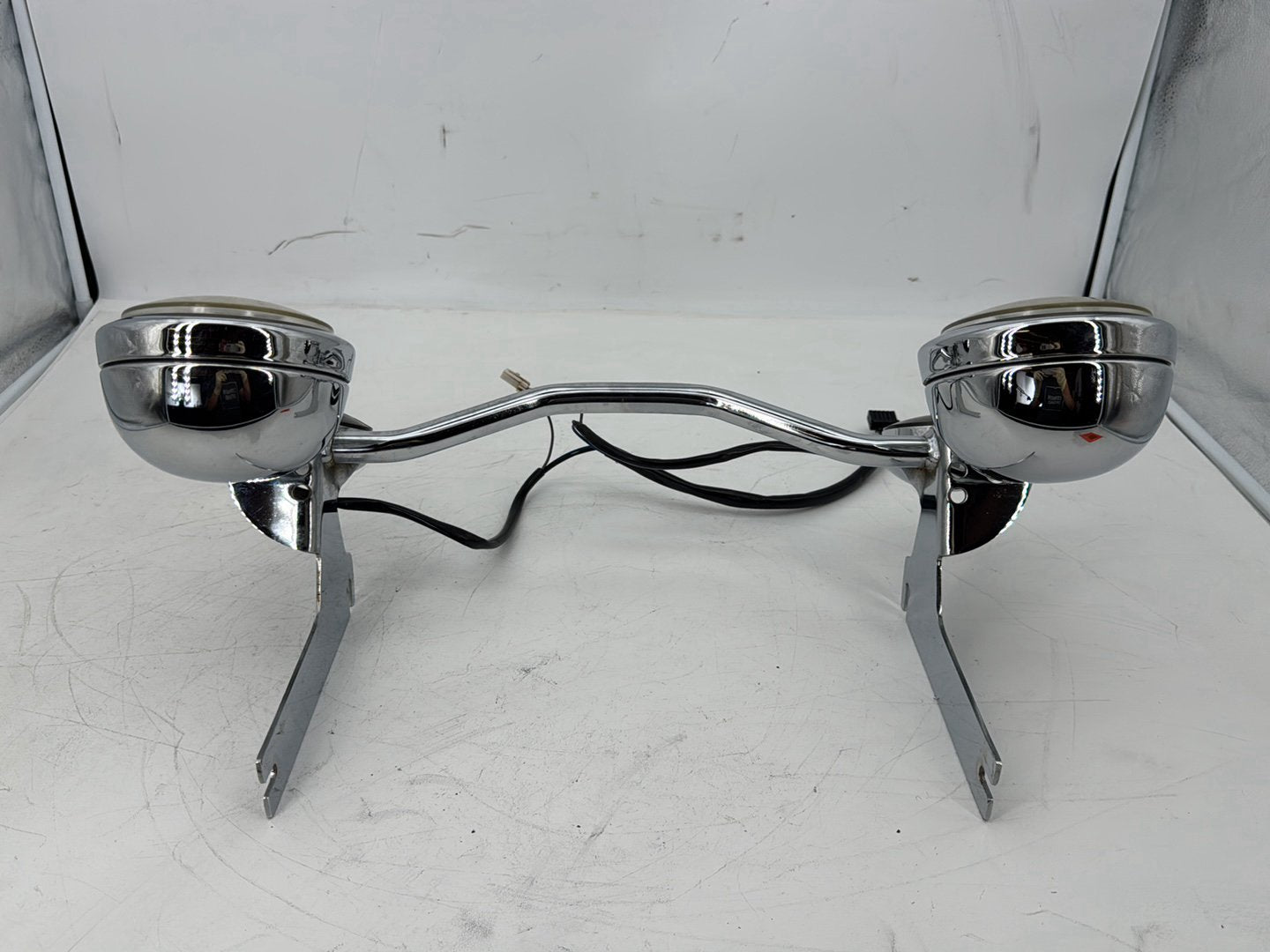 1999 - 2006 Harley-Davidson Touring Electra Glide Classic Front Turn Signal Indicators Aux Light Bar 68712-94A