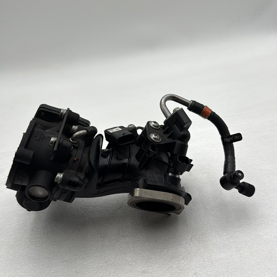 2018 - 2025 Harley-Davidson Softail Fat Bob 114 Engine Intake Manifold Throttle Body 27300122