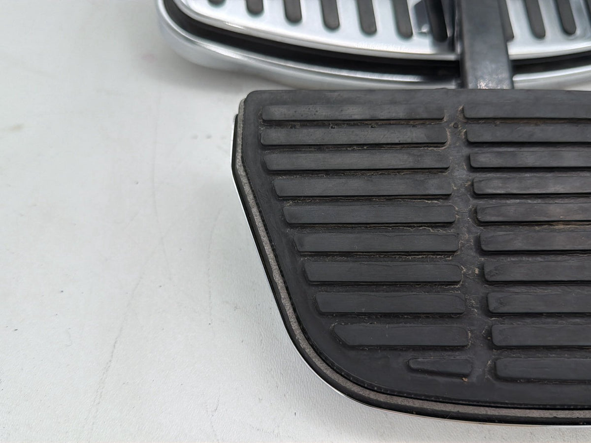 2004 Harley Road King Touring OEM Left Right Driver & Pass Floorboard Foot Rest