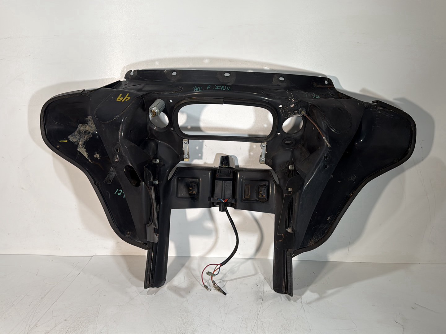 1984 - 1998 Harley-Davidson Touring Electra Glide Classic Front Inner Batwing Fairing Cover w/ Ignition Switch Lockset NOKey