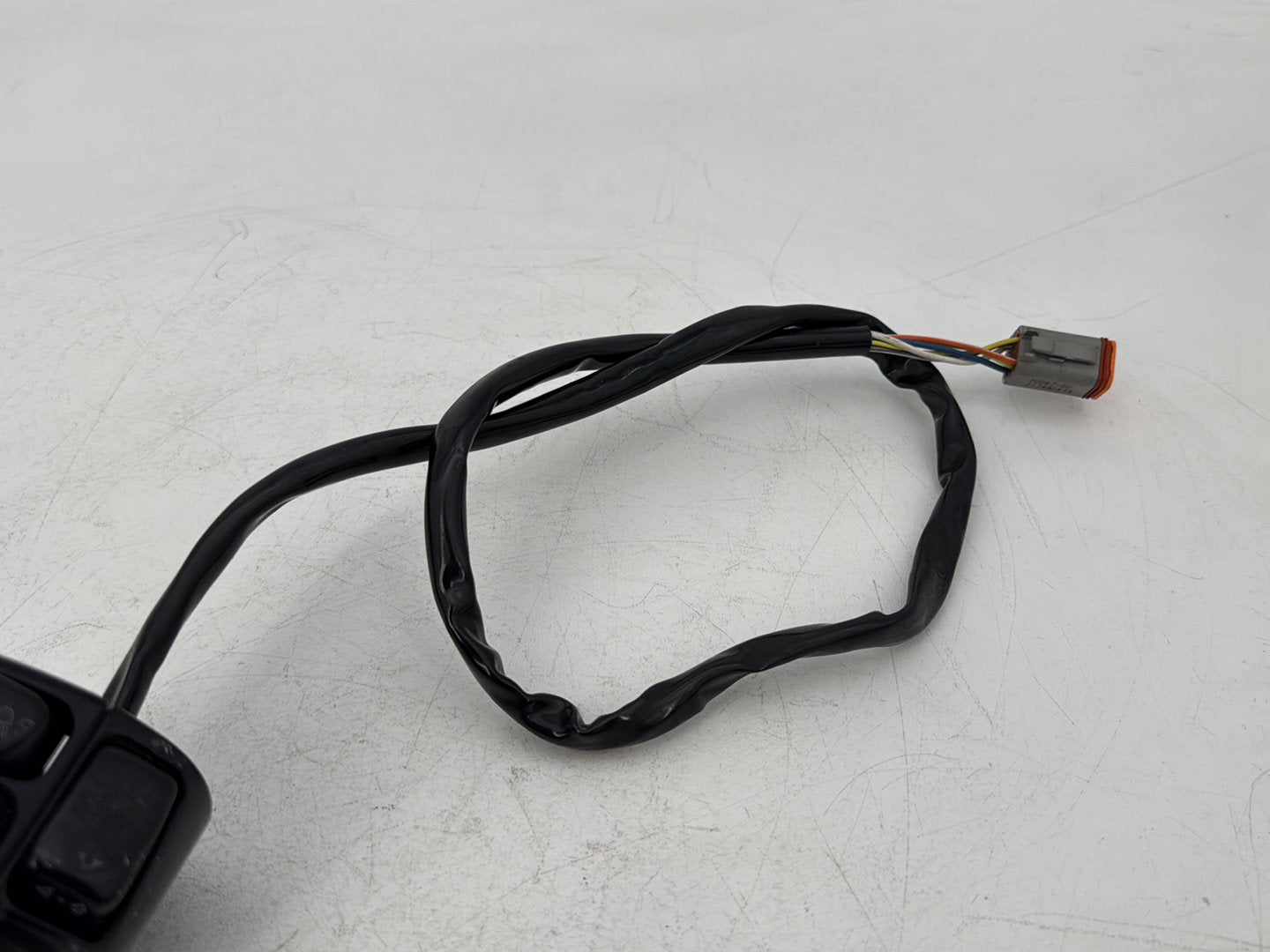 1999 - 2006 Harley-Davidson Dyna Super Glide Left Turn Signal Headlight Switches Controls  	71682-06A