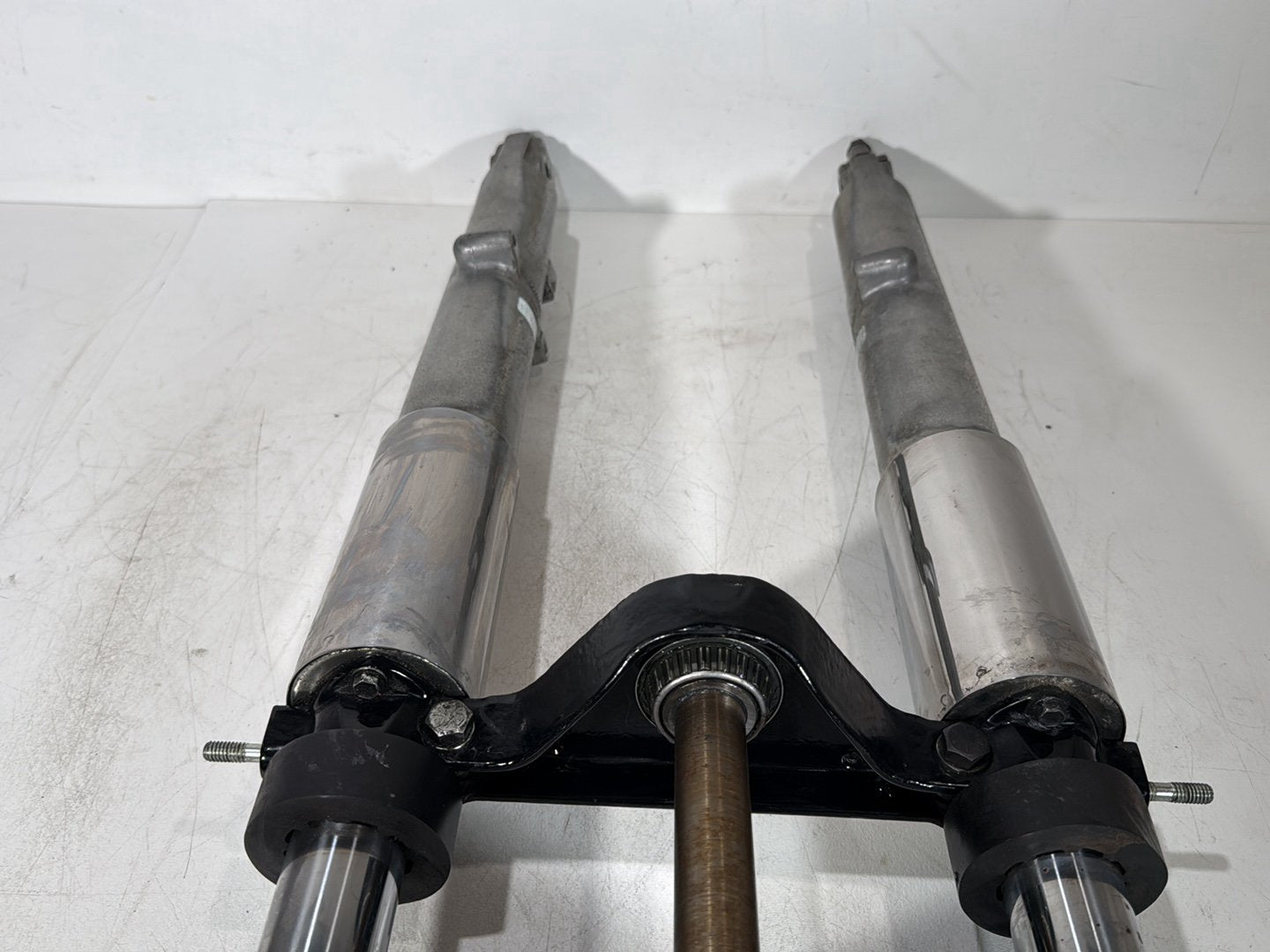 1999 - 2006 Harley-Davidson Touring Road King Police Front Triple Tree Set & LH RH Fork Legs Sliders 45446-87A