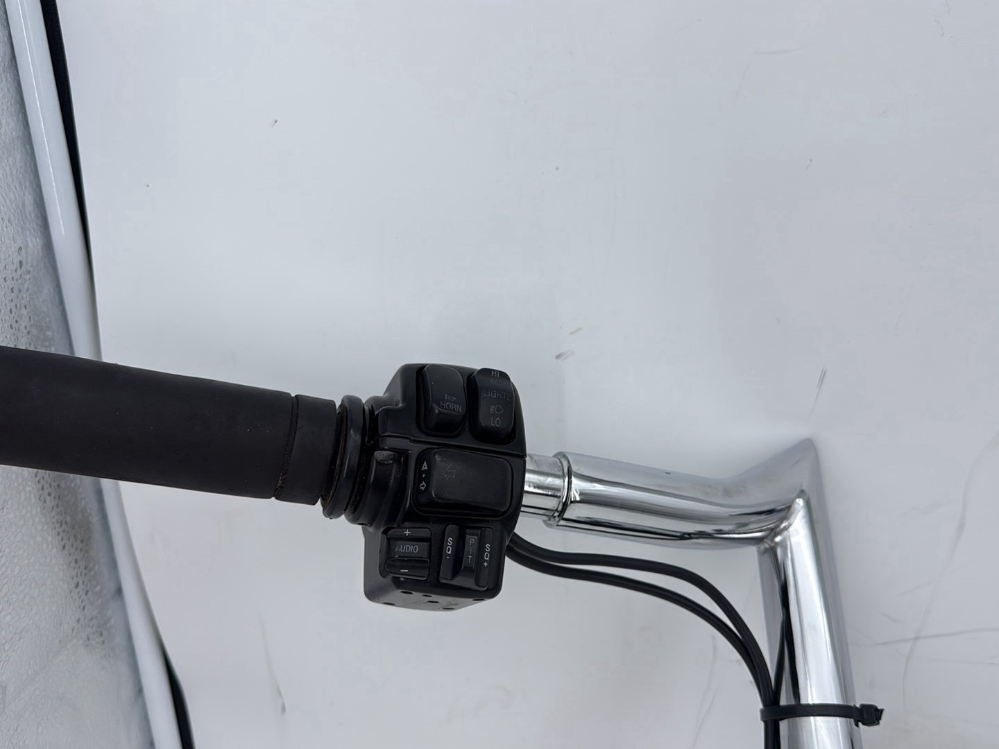 11 Harley Electra Glide Ultra FLHTK OEM Handlebars Left Right Switches Controls