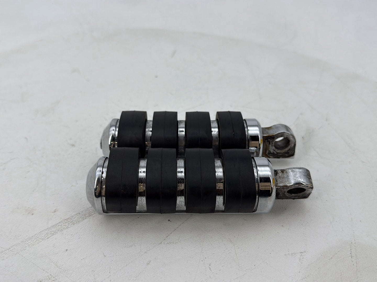 1999 - 2006 Harley-Davidson Softail Heritage Passenger Left & Right Foot Pegs Kuryakyn Small ISO-Pegs