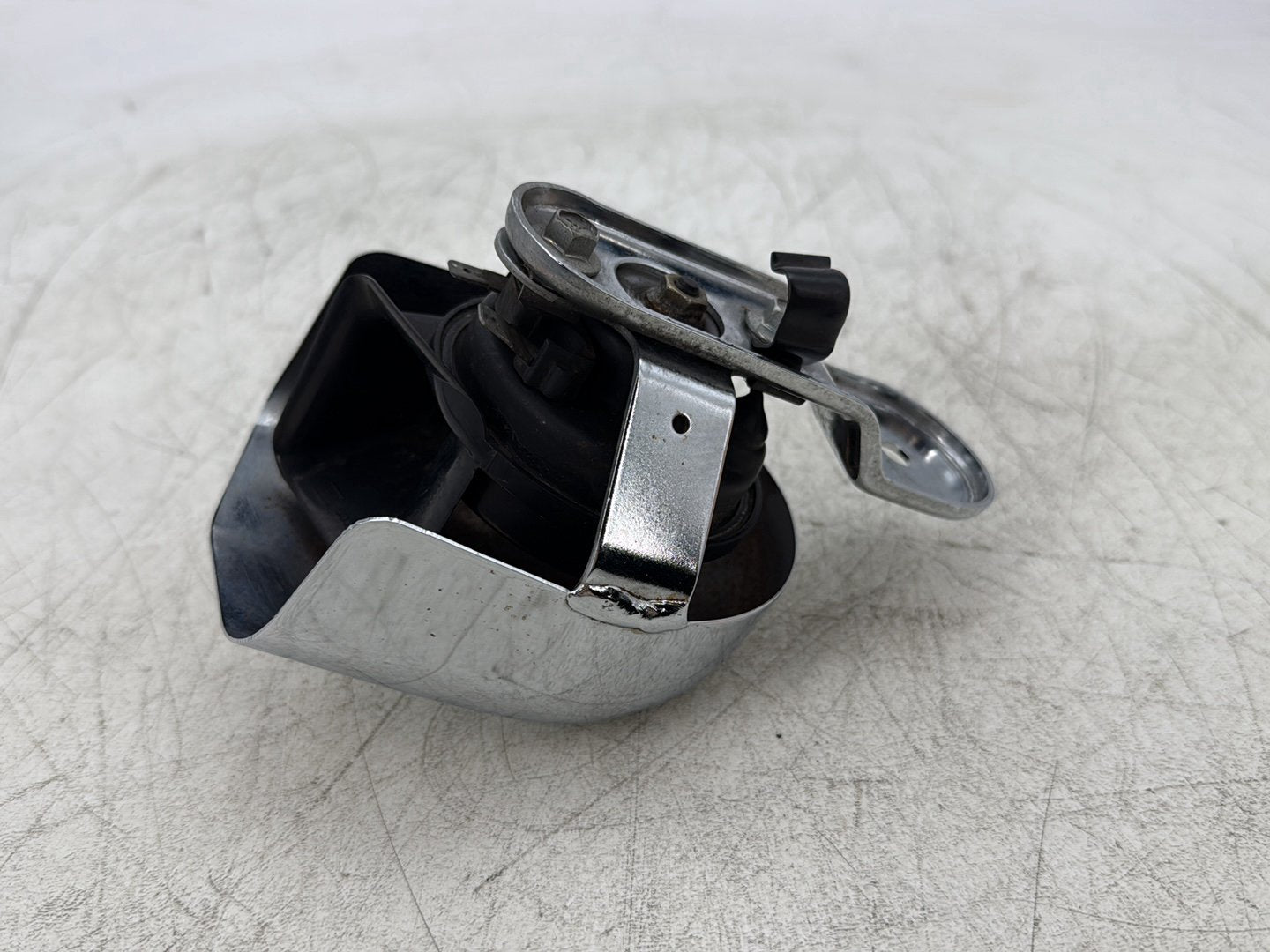 2007 Harley Dyna Street Bob FXDBI OEM Horn Signal Klaxon Chrome Cover