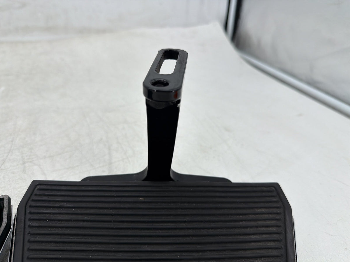 13 Harley Electra Glide Touring OEM Left & Right Passenger Floorboard Foot Rest