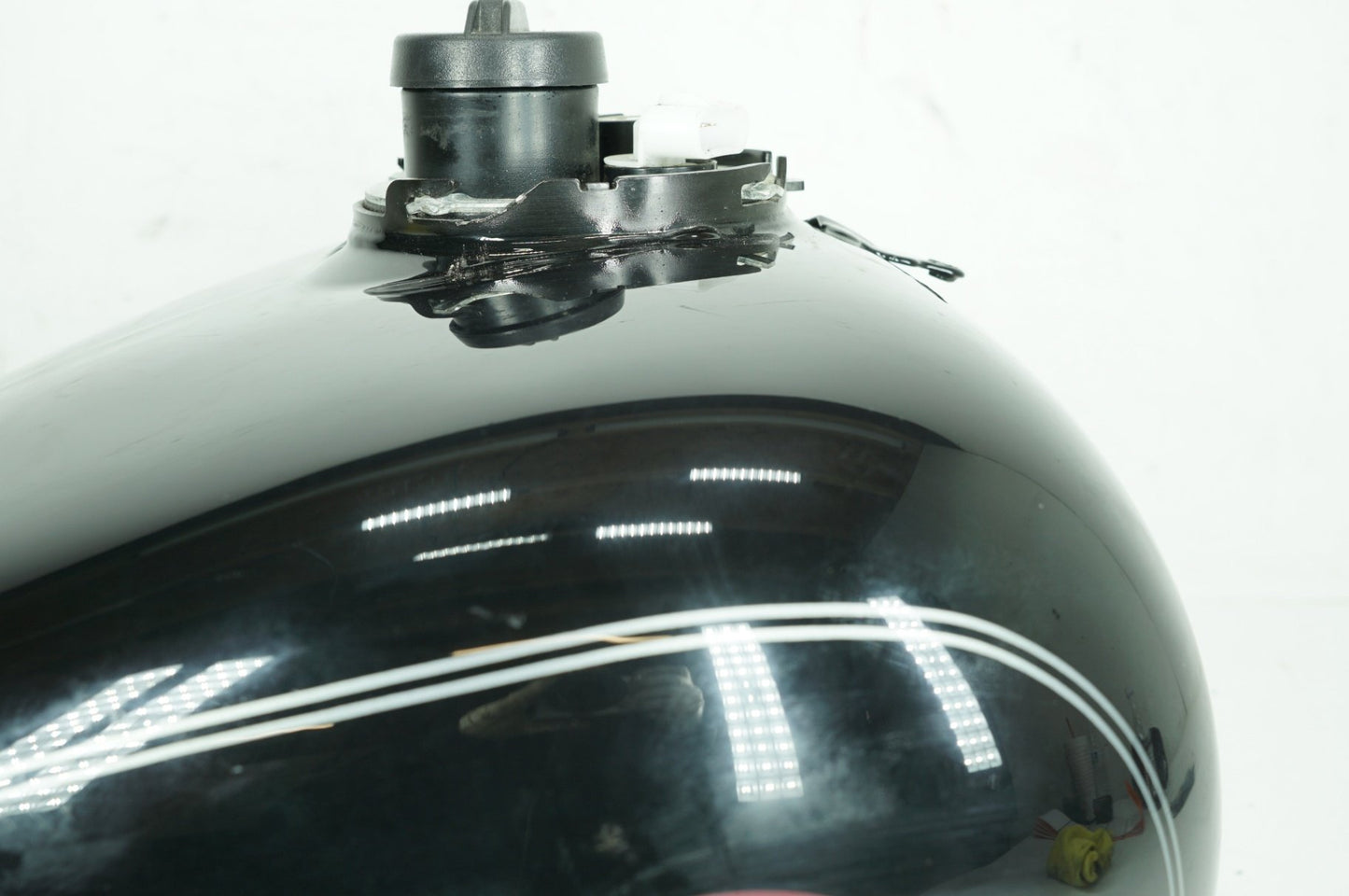 2007 - 2012 Harley-Davidson Touring Electra Glide Classic Fuel Gas Tank Gasoline Reservoir 61356-08