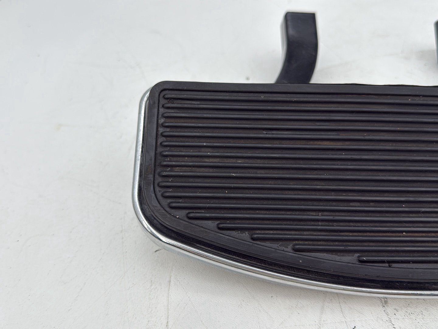 2007 - 2012 Harley-Davidson Touring Electra Glide Ultra Left Right Driver Floorboard Foot Rest 	47365-83C