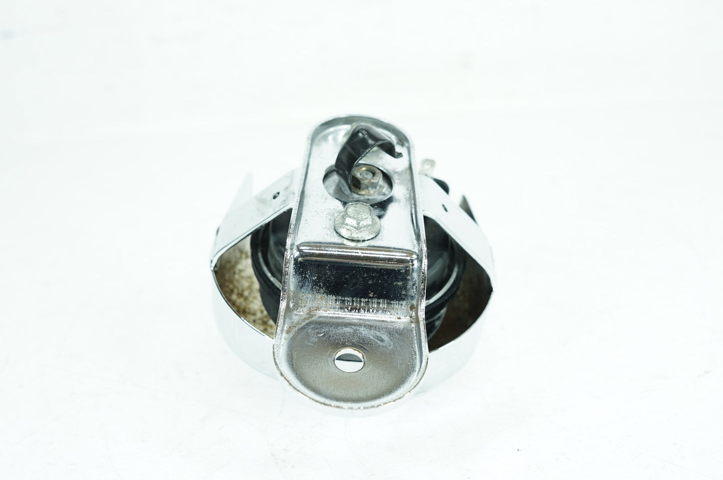 2000 - 2006 Harley-Davidson Softail Heritage Classic Horn Signal Klaxon Chrome Cover 69012-93A