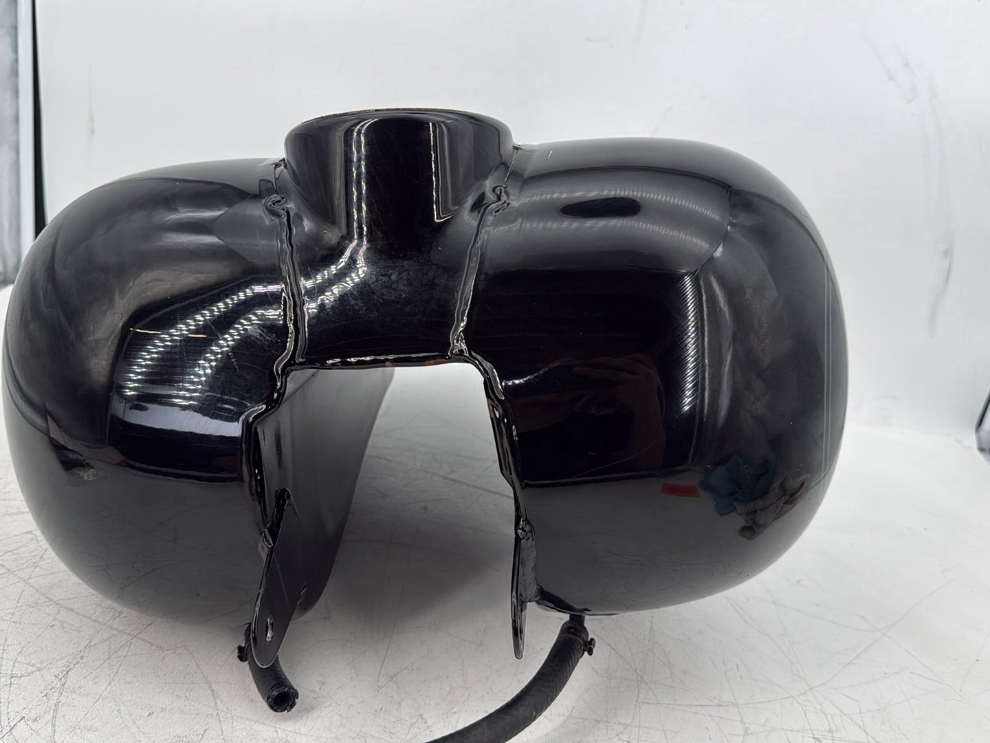 2004 Harley Touring FLHT Electra Glide OEM Fuel Gas Tank Gasoline Reservoir