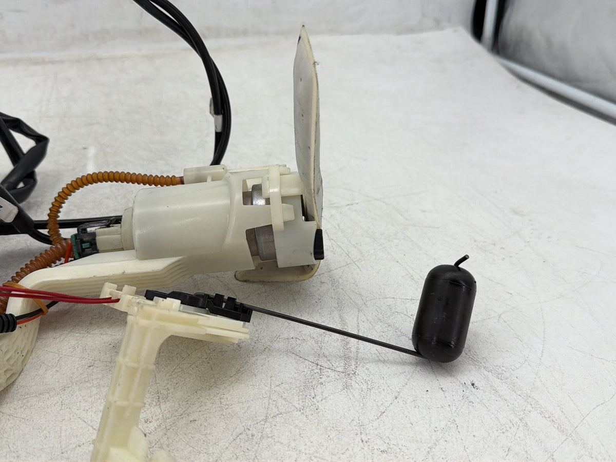 2018 Harley Road Glide Touring FLTRXS OEM Fuel Pump Gas Gasoline Petrol Sending