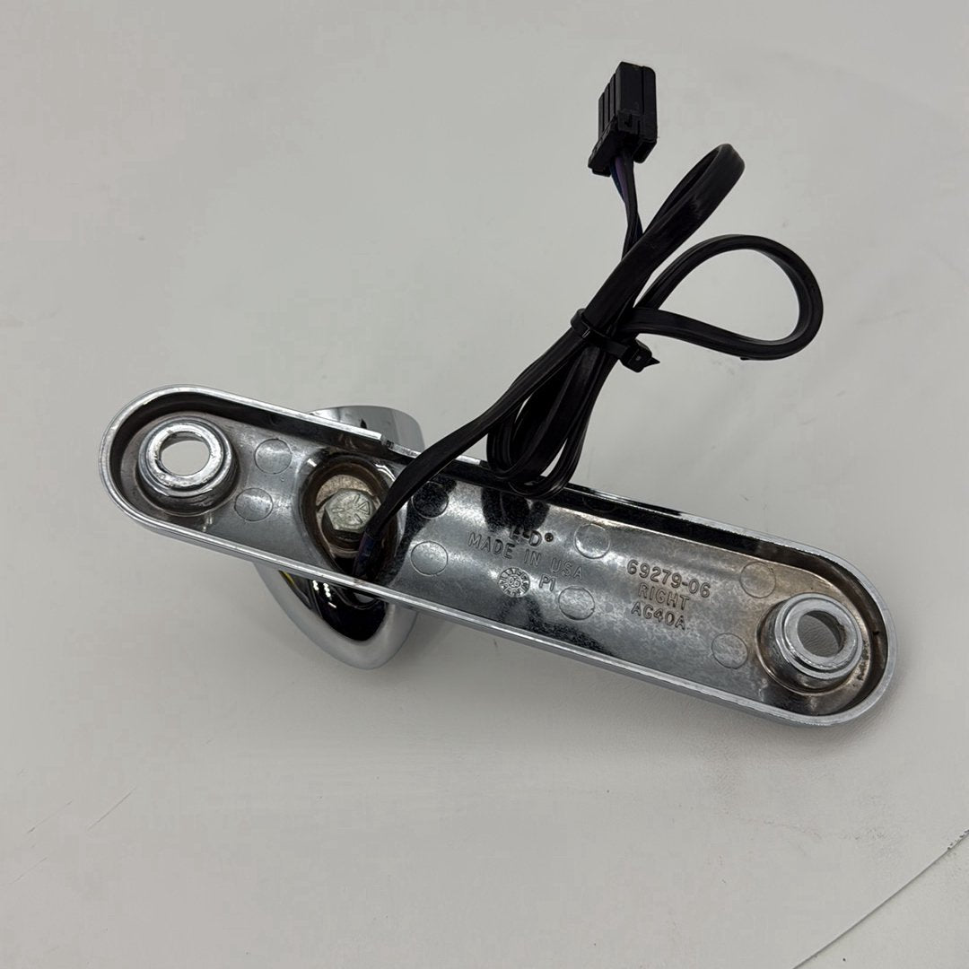 2007 - 2012 Harley-Davidson Touring Street Glide Front Right 1 Turn Signal Indicator 69279-06