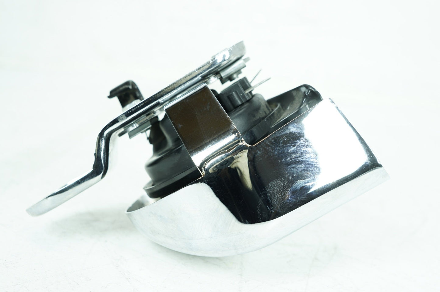 2007 - 2016 Harley-Davidson Touring CVO Electra Screamin Eagle Horn Signal Klaxon Chrome Cover 69060-90F