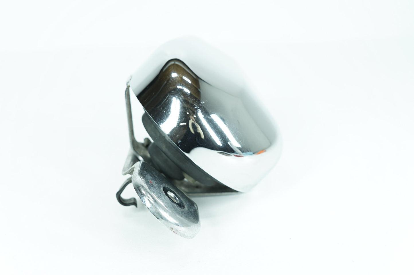 2007 - 2012 Harley-Davidson Softail Standard Horn Signal Klaxon Chrome Cover  	69060-90E