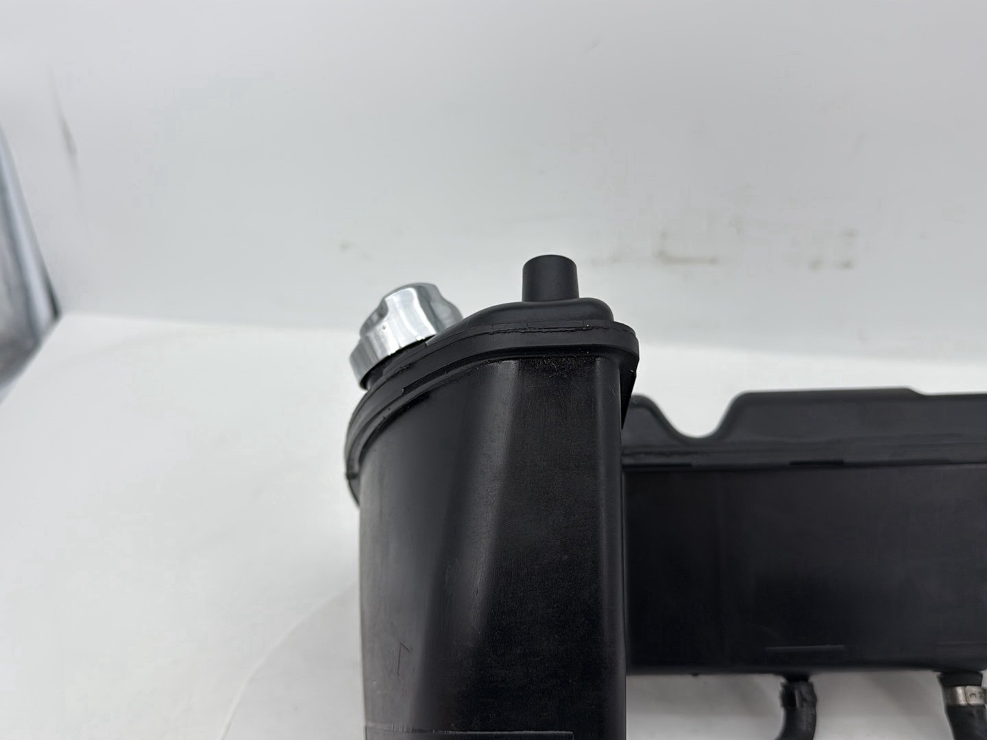 2004 - 2013 Harley-Davidson Sportster 883 Custom Oil Tank Reservoir Bottle Canister & Dipstick   62888-04