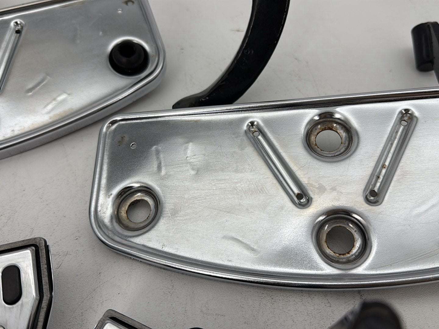 2003 Harley Electra Glide Touring Ultra FLHTCUI OEM Left Right Driver & Pass Floorboard Foot Rest