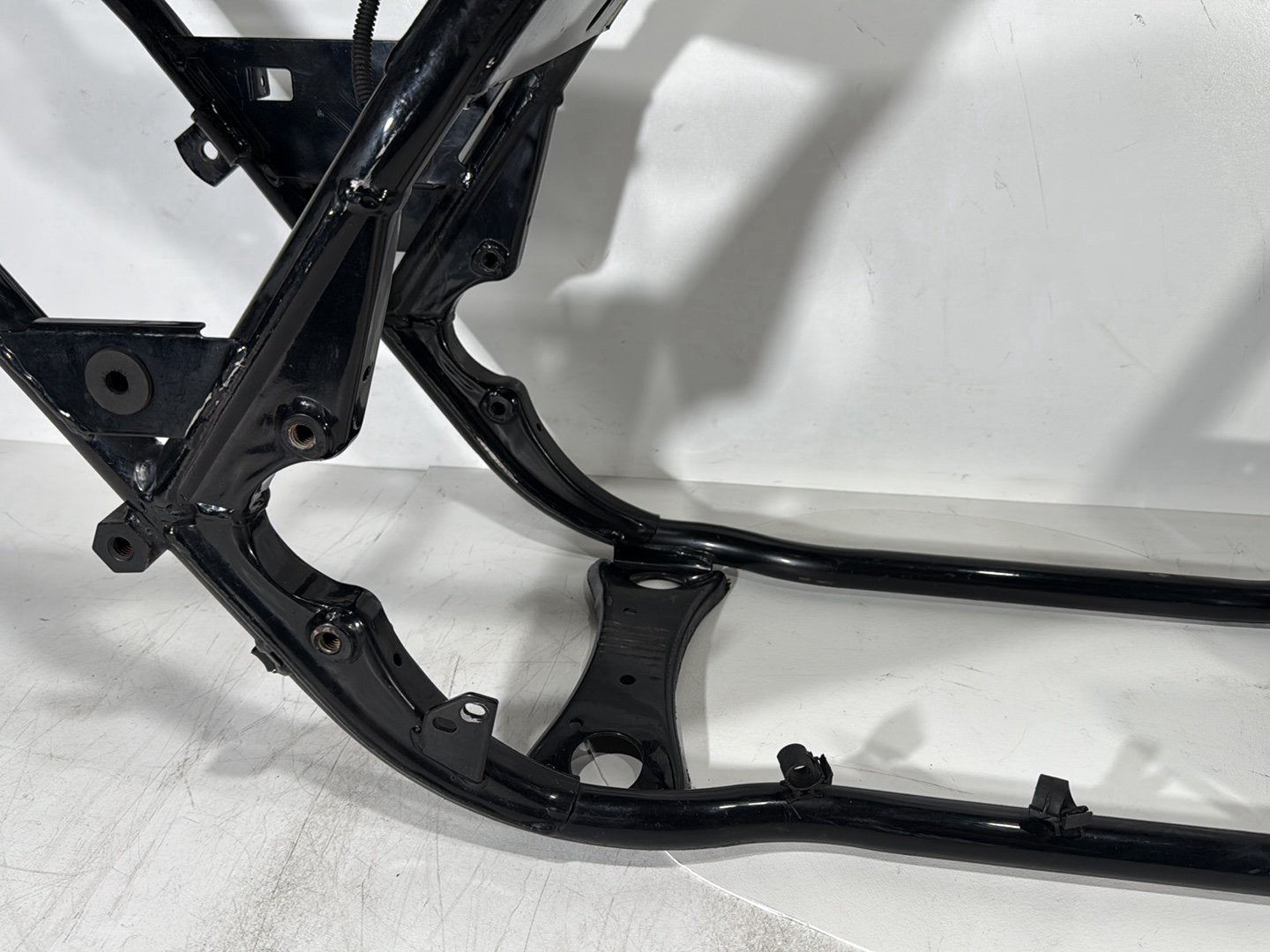 1999 - 2006 Harley-Davidson Touring Electra Glide Classic Body Main Frame Chassis CLN CLR 47900-01